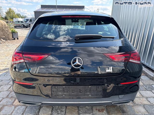 Mercedes-Benz / CLA Shooting Brake / Schwarz / / / 