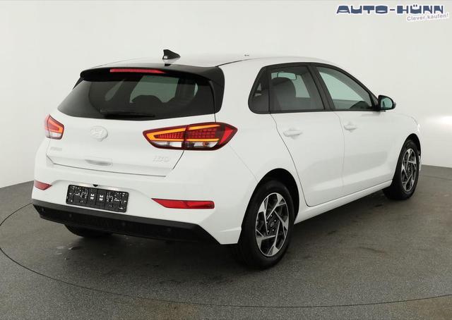 Hyundai i30 1.0 T-GDI DCT Family, Navi, Kamera, LED, 16-Zoll, Winterpaket 