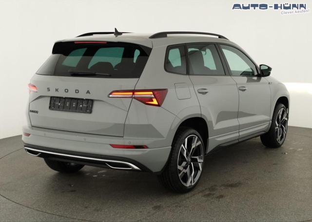 Skoda Karoq Sportline 1.5 TSI DSG Sportline, AHK, Navi, Matrix, Side, el. Klappe, Winter, 5 J.-Garantie, 19-Zoll 