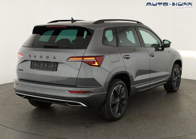 Skoda Karoq Sportline 1.5 TSI DSG Sportline, Pano, AHK, Navi, CANTON, Matrix, AreaView, Side, el. Klappe, FS-beheizbar, 5 J.-Garantie 