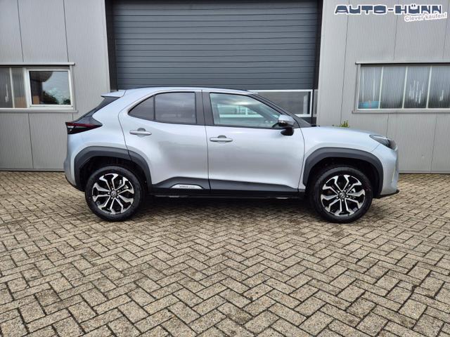 Toyota Yaris Cross 1.5VVT-iE 130PS Automatik Teamplayer Klimaautomatik Sitzheizung Lenkradheizung PDC v+h R&uuml;ckf.Kamera 17-LM abged.Scheiben 2xKeyless DAB+ Bluetooth Touchscreen Apple CarPlay Android Auto 