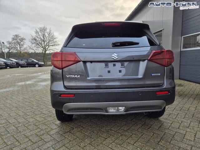 Suzuki Vitara Comfort+ 110PS Automatik MHEV 4x4 ALLGRIP 1.4 Boosterjet Allrad Teilleder Navi Klimaautomatik Sitzheizung ACC PDC v+h Rückf.Kamera Suzuki-Radio Apple CarPlay Android Auto Touchscreen 2xKeyless 17-LM 