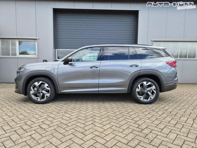 Skoda Kodiaq Sportline 1.5 TSI 204PS PHEV DSG schwenkb. AHK elektr. PanoDach HUD Alcantara PDC v+h 360&deg;Kamera CANTON Sound Klimaautomatik Sitzheizung Lenkradheizung Navi Apple CarPlay Android Auto 2xKeyless 19"LM vollelektr. Reichweite 116KM 