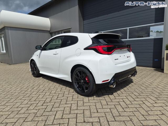 Toyota GR Yaris 1.6 Turbo 280PS Automatik 4x4 High Performance BBS Felgen Klimaautomatik Lenkradheizung Sitzheizung JBL Premiumsound Navi Bluetooth DAB Apple CarPlay Android Auto2x Keyless R&uuml;ckf.Kamera PDC v+h ACC 18-LM 