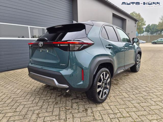 Toyota Yaris Cross 1.5-l 130PS HEV Automatik Style Matrix-LED 4xKamera elektr. Heckklappe Sitzheizung Lenkradheizung Klimaautomatik Navi Bluetooth wireless Apple CarPlay + Android Auto ACC PDC v+h 18"LM 