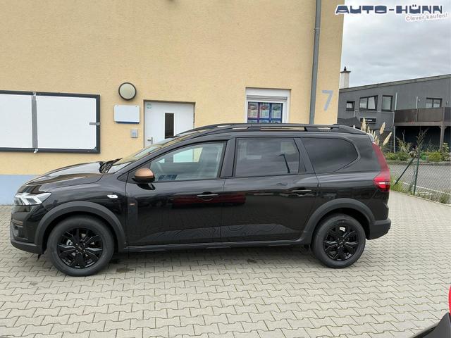 EU Neuwagen, Reimport Dacia Jogger schwarz, seitlich abgebildet., Beispielbilder, ggf. teilweise mit Sonderausstattung