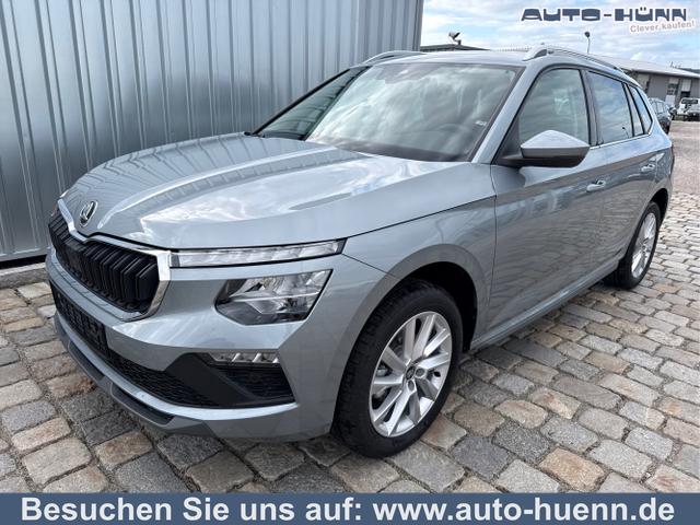 Skoda Kamiq - 130 Jahre Premium Edition 1.5 TSI 150 PS DSG Anh&auml;ngerkupplung-Klima 2Zonen-AppleCarPlay-AndroidAuto-Winterpaket-Alcantara-DAB-Tempomat-Totwinkelassist-2xPDC-R&uuml;ckfahrkamera-SunSet-el.Heckklappe-17''Alu-Sofort