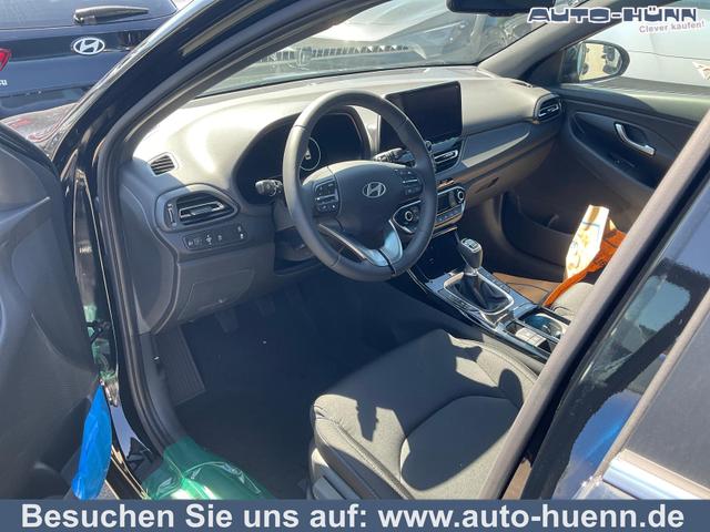 Hyundai i30 Kombi - 1.5 T-GDI Family, Navi, Side, Winter, 17-Zoll, Klimaautomatik