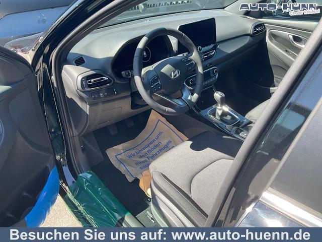 Hyundai i30 Kombi - 1.5 T-GDI Family, Navi, Side, Winter, 17-Zoll, Klimaautomatik
