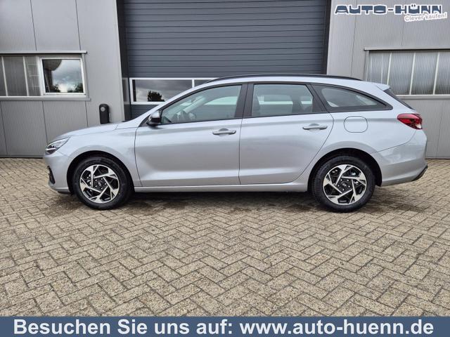 Hyundai i30 Kombi - 1.0 T-GDI 100PS Automatik AbstandsTempomat Toter-Winkel-Assistent Sitzheizung Lenkradheizung Klimaautomatik Navi 10,25"-Touchscreen DAB+ wireless Apple CarPlay + Android Auto PDC v+h Rückf.Kamera 16-LM
