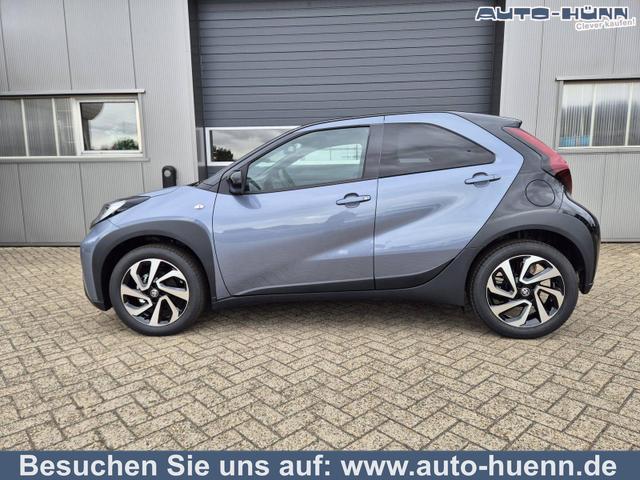 Toyota Aygo X - 1.0 VVT-i 72PS Teamplayer Sitzheizung AbstandsTempomat Multifunktionslenkrad Klima Radio Bluetooth Touchscreen Apple CarPlay + Android Auto 17-LM