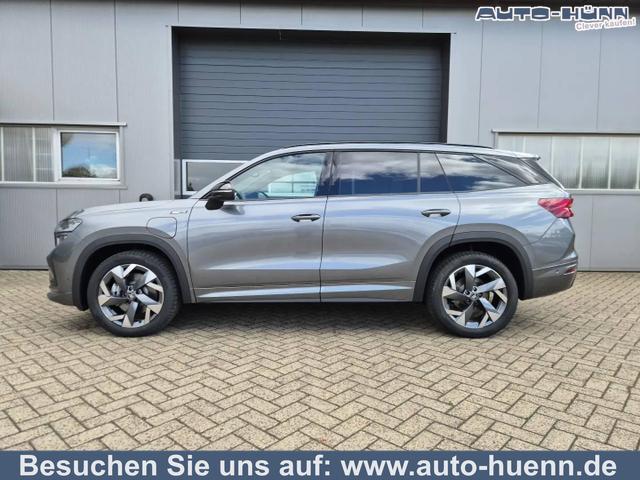 Skoda Kodiaq - Sportline 1.5 TSI 204PS PHEV DSG schwenkb. AHK elektr. PanoDach HUD Alcantara PDC v+h 360&deg;Kamera CANTON Sound Klimaautomatik Sitzheizung Lenkradheizung Navi Apple CarPlay Android Auto 2xKeyless 19"LM vollelektr. Reichweite 116KM