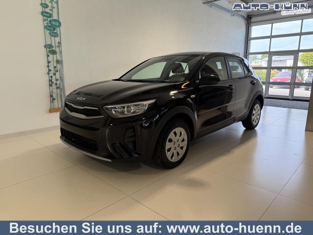 Kia Stonic - Silver 1,2 DPI 57 kW (79 PS) Klimaanlage, Radio, DAB, Android Auto, Apple CarPlay, Touchscreen, Navigationssystem, Freisprecheinrichtung, Bluetooth, LED-Tagfahrlicht, Einparkhilfe hinten, R&uuml;ckfahrkamera, Tempolimitassistent, uvm.