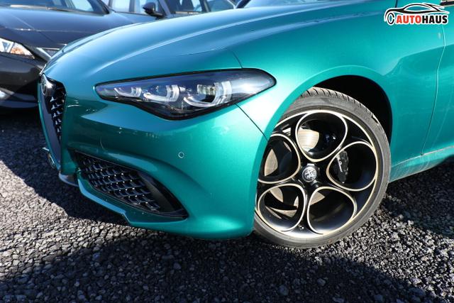 Alfa Romeo Giulia Intensa 2.2 D 210 AT8 Q4 Matrix Pano Nav 