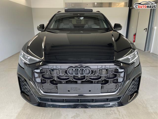 Audi / Q8 / Schwarz / / / S line STHZ+Pano+AHK+HUD