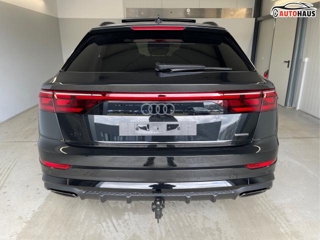 Audi / Q8 / Schwarz / / / S line STHZ+Pano+AHK+HUD