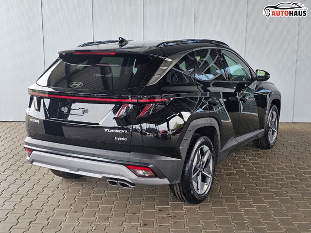 Hyundai TUCSON E-Motion 1.6 T-GDi 2WD HEV / Panoramadach ACC LED Sitz + Lenkradheizung Navi PDC V&H Kamera Alu 18" 