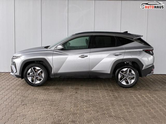 Hyundai TUCSON E-Motion 1.6 T-GDi 2WD HEV / Panoramadach ACC LED Sitz + Lenkradheizung Navi PDC V&H Kamera Alu 18" 