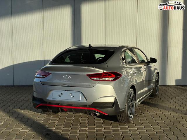Hyundai i30 Fastback N-Line 1.5 T-GDI 7-DCT / ACC Sitz + Lenkradheizung LED PDC V&H Kamera Alu 18" 