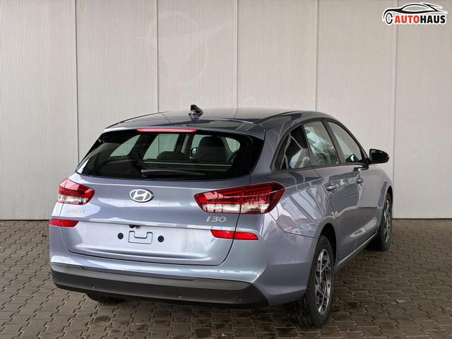 Hyundai i30 Kombi Comfort 1.5 T-GDI mHEV 140 PS 6MT / Navi LED PDC V&H.m.Kamera ALU16 
