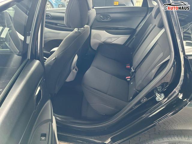 Hyundai i20 Pure 1.2 MPI / Navi PDC Hinten + Kamera Abgedunkelte Scheiben Tempomat Alu 16" 