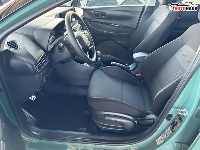Hyundai BAYON Comfort Plus 1.2 MPI / Navi PDC m. Kamera Klimaautom./ LED Sitz & Lenkr.Heiz/ Alu16 