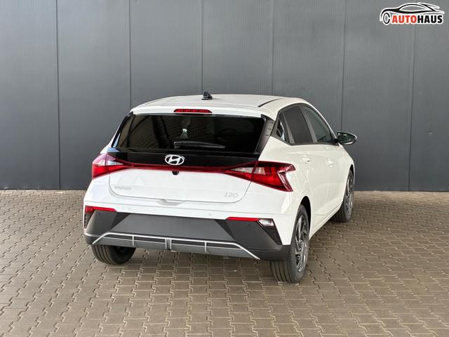 Hyundai i20 Pure 1.2 MPI / Navi PDC Hinten + Kamera Abgedunkelte Scheiben Tempomat Alu 16" 