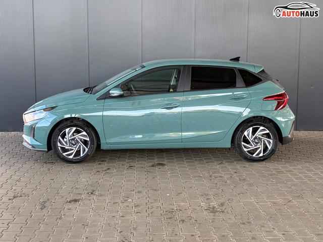 Hyundai i20 Pure 1.2 MPI / Navi PDC Hinten + Kamera Abgedunkelte Scheiben Tempomat Alu 16" 