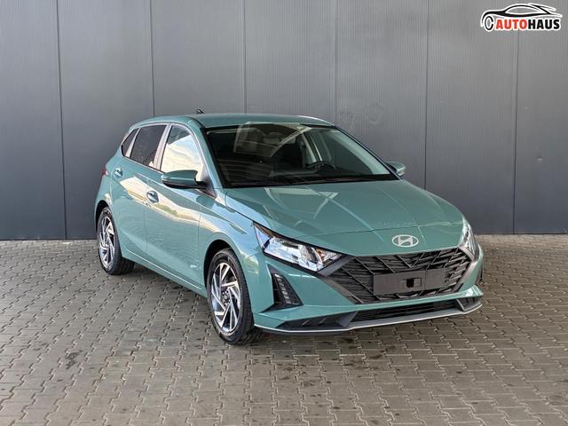 Hyundai i20 Pure 1.2 MPI / Navi PDC Hinten + Kamera Abgedunkelte Scheiben Tempomat Alu 16" 