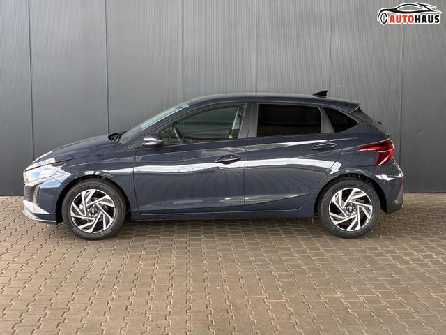 Hyundai i20 Pure 1.2 MPI / Navi PDC Hinten + Kamera Abgedunkelte Scheiben Tempomat Alu 16" 