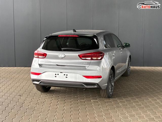 Hyundai i30 Comfort Plus 1.0 TGDI DCT / ACC Keyless Totwinkelassis. PDC V&H + Kamera Sitz Lenkradheizung LED Alu 17'' 
