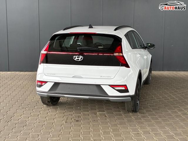 Hyundai BAYON Blackline 1.0 T-GDI 6MT / LED Sitz + Lenkradheizung Navi Tempomat Alu 16" 
