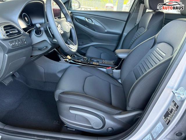 Hyundai i30 Kombi Comfort Plus 1.0 TGDI DCT Navi / Adaptiver Tempomat/ Totwinkel Assistent/ Alu 17" 