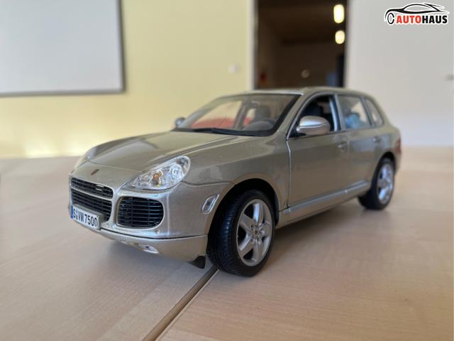Porsche Cayenne - Goldeneye Edition