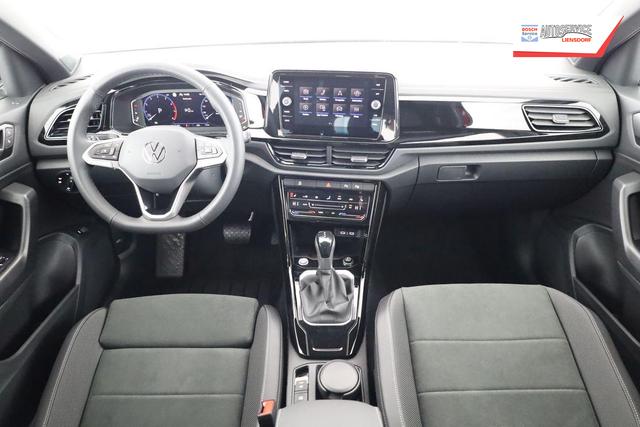Volkswagen T-Roc Style 1.5 TSI DSG Black Style, AHK, IQ.Light, 19-Zoll, easyOpen, Navi 