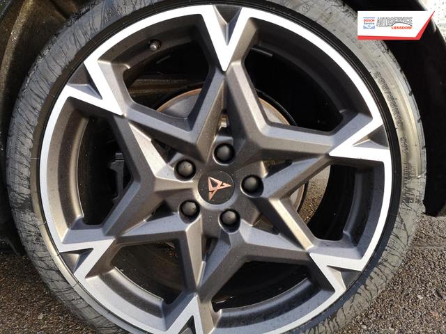 Cupra Leon Sportstourer 2.0 TSI 245 kW 4Drive VZ Kombi 2.0TSI DSG 4x4 AHK GV5 LED el. Hk Pano Navi Sound 