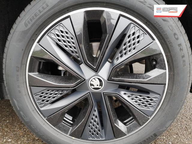 Skoda Karoq Sportline 2.0TDI DSG 4x4 AHK Matrix Navi ACC 