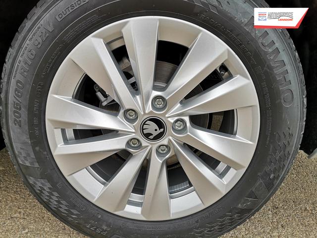 Skoda Octavia Combi 2.0 TDI 110 kW Selection Kombi DSG AHK Navi GV5 