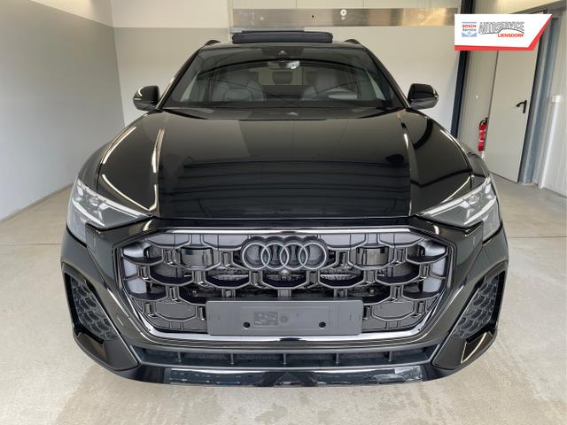 Audi / Q8 / Schwarz / / / S line STHZ+Pano+AHK+HUD
