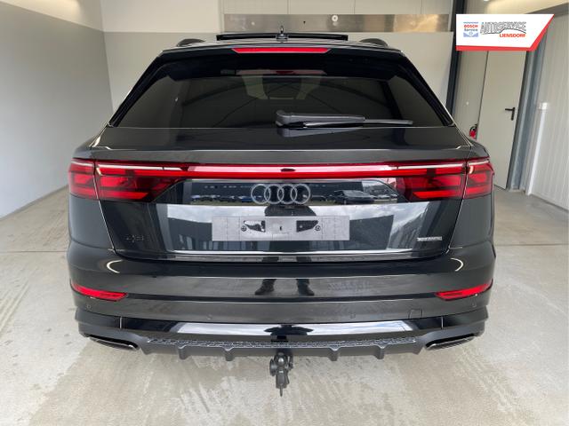 Audi / Q8 / Schwarz / / / S line STHZ+Pano+AHK+HUD