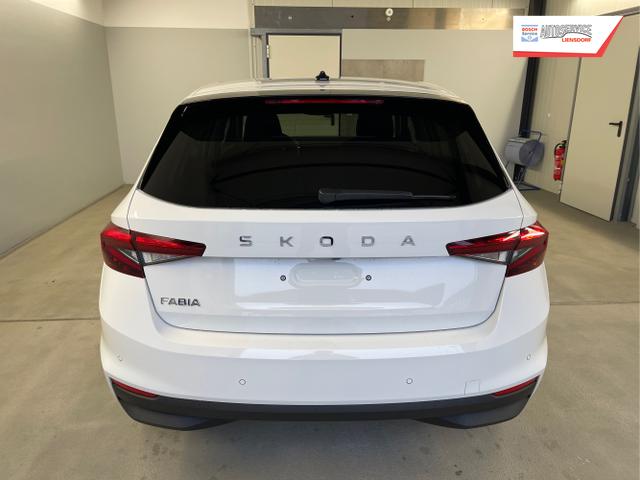 Skoda / Fabia / Wei&szlig; / / / 115PS AHK+Kessy+Kamera