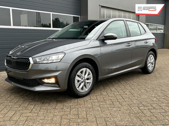 Skoda Fabia 1.0 TSI 115PS DSG Selection 5-türig 15"LM Rückf.Kamera Parksensoren Sitzheizung Multifunktionslenkrad Klima Skoda-Radio Bluetooth Touchscreen Tempomat Nebelsch. Apple CarPlay + Android Auto 