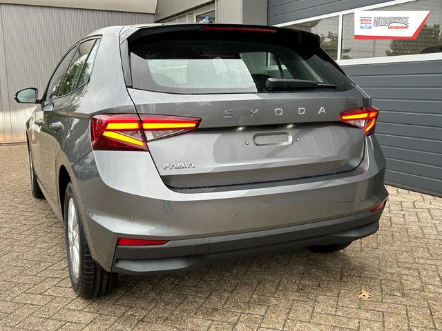 Skoda Fabia 1.0 TSI 115PS DSG Selection 5-türig 15"LM Rückf.Kamera Parksensoren Sitzheizung Multifunktionslenkrad Klima Skoda-Radio Bluetooth Touchscreen Tempomat Nebelsch. Apple CarPlay + Android Auto 