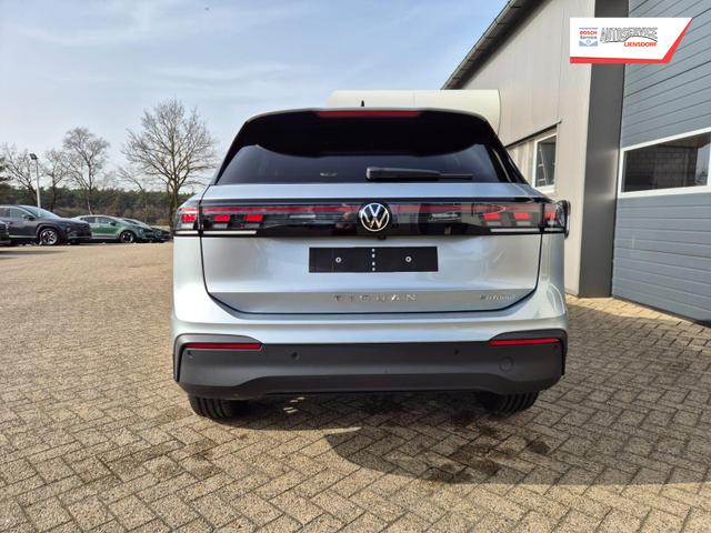 Volkswagen Tiguan Life 1,5 l eHybrid OPF 204PS DSG Design Paket "Dark" LED-Plus-Scheinw. elektr. Heckklappe Sitzheizung v+h Lenkradheizung Frontscheibe beheizb. R&uuml;ckf.Kamera Klimaautomatik VW-Radio Bluetooth wireless Apple CarPlay + Android Auto PDC ACC 2xKeyl 