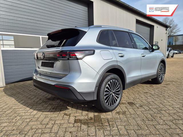 Volkswagen Tiguan Life 1,5 l eHybrid OPF 204PS DSG Design Paket "Dark" LED-Plus-Scheinw. elektr. Heckklappe Sitzheizung v+h Lenkradheizung Frontscheibe beheizb. R&uuml;ckf.Kamera Klimaautomatik VW-Radio Bluetooth wireless Apple CarPlay + Android Auto PDC ACC 2xKeyl 