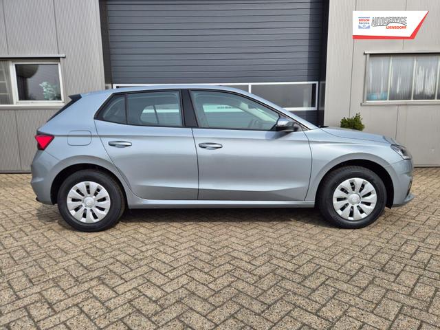 Skoda Fabia 1.0 TSI 95PS Selection 5-t&uuml;rig R&uuml;ckf.Kamera Parksensoren Sitzheizung Multifunktionslenkrad Klima Skoda-Radio Bluetooth Touchscreen Tempomat Nebelsch. Apple CarPlay + Android Auto 