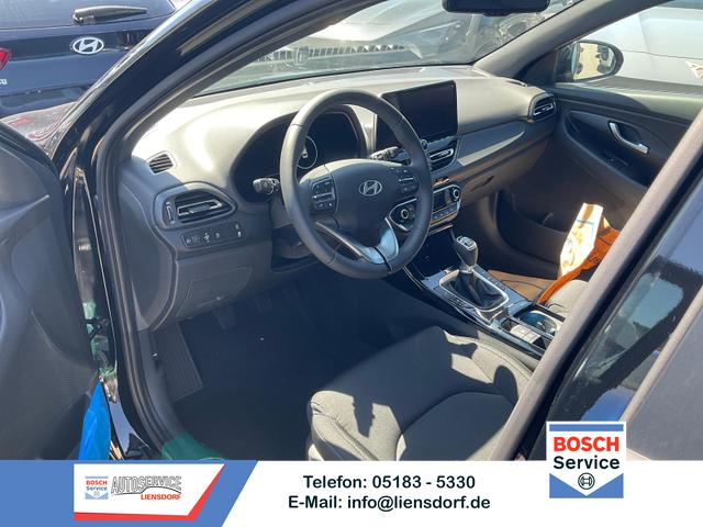 Hyundai i30 Kombi - 1.5 T-GDI Family, Navi, Side, Winter, 17-Zoll, Klimaautomatik