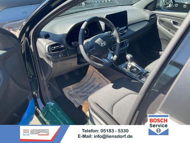 Hyundai i30 Kombi - 1.5 T-GDI Family, Navi, Side, Winter, 17-Zoll, Klimaautomatik