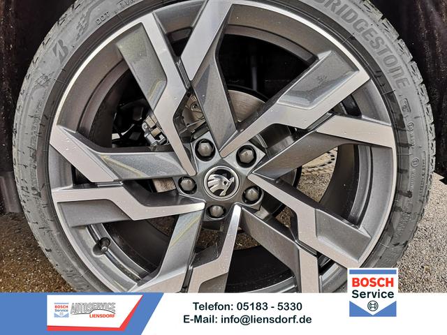 Skoda Karoq - Sportline 2.0TDI DSG 4x4 AHK Matrix Pano Sound Leder 19 Zoll