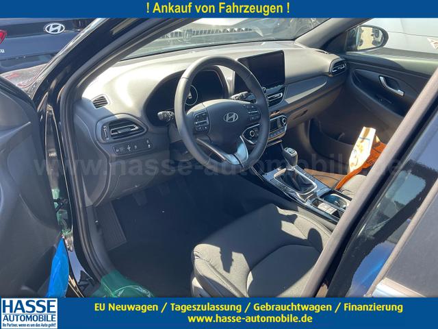Hyundai i30 Kombi - 1.5 T-GDI Family, Navi, Side, Winter, 17-Zoll, Klimaautomatik